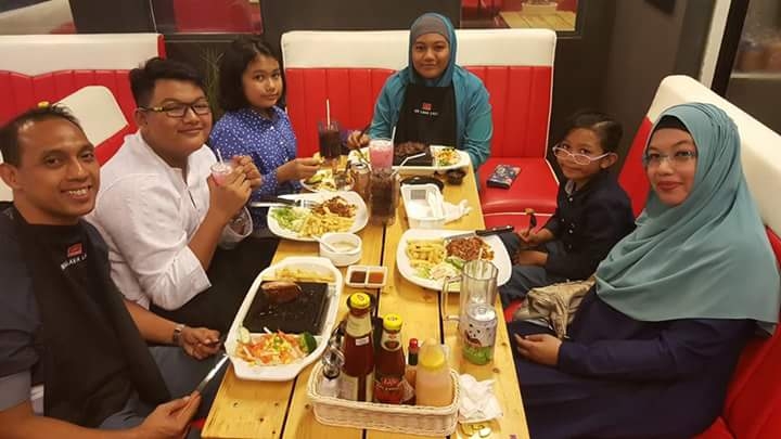 Family oriented dining