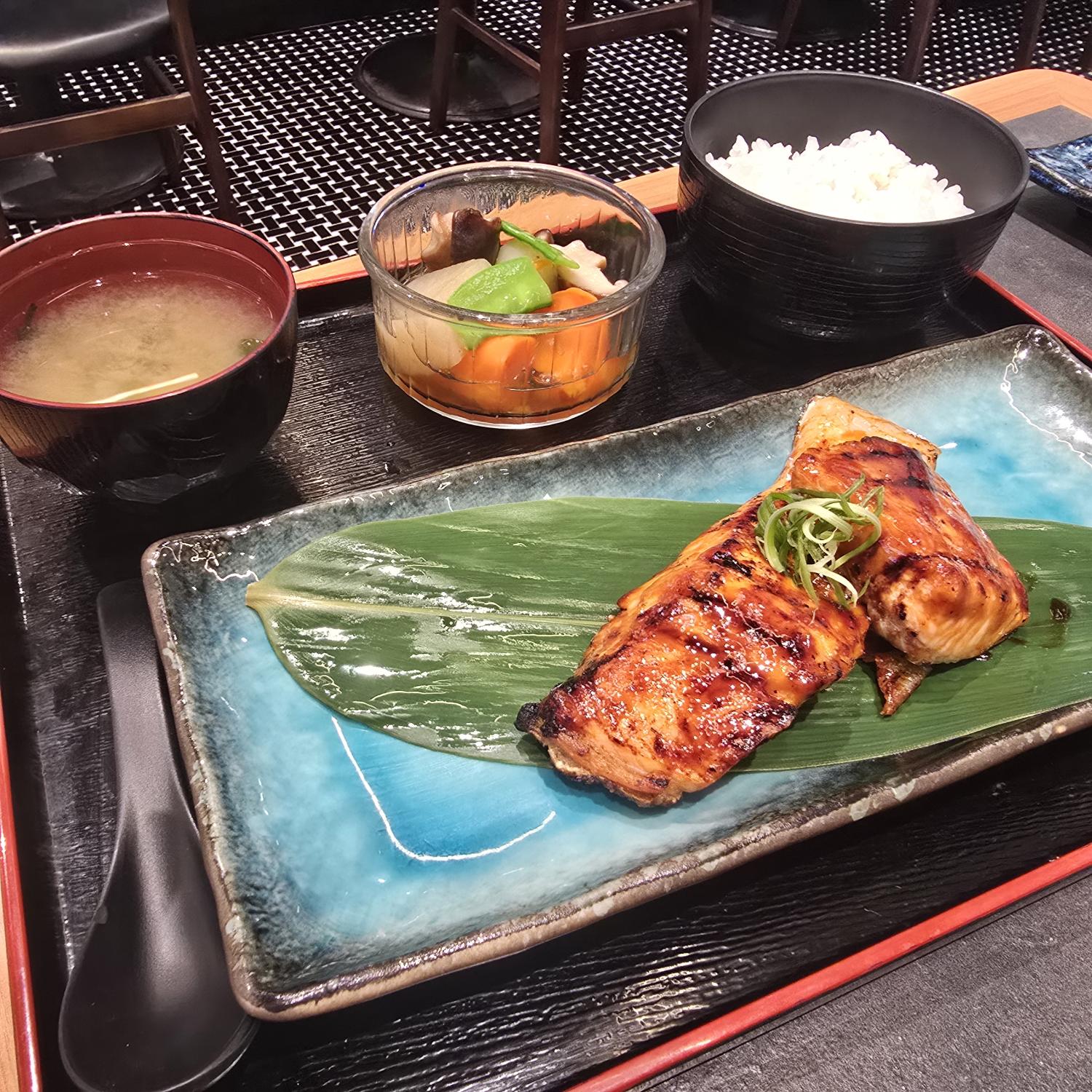 Grilled Salmon Set