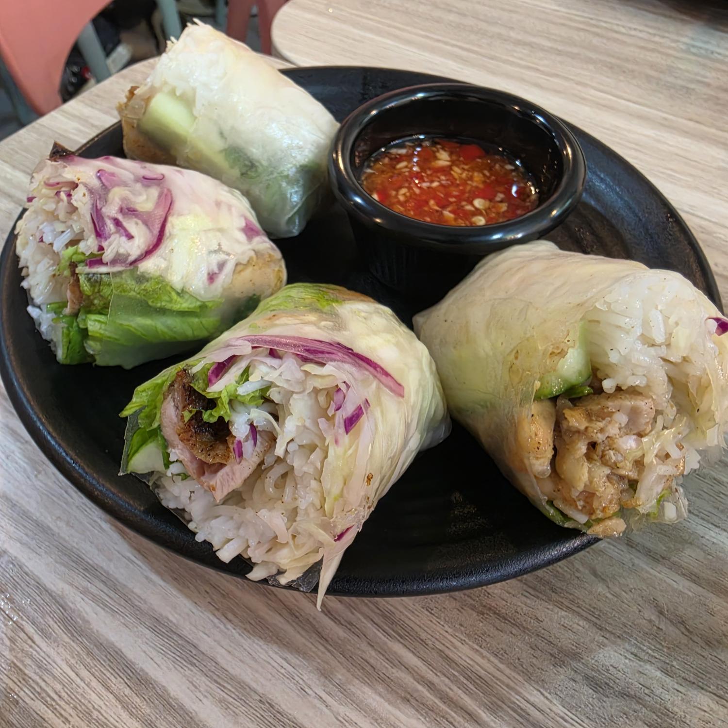 Fresh Sprint Roll with BBQ Chicken