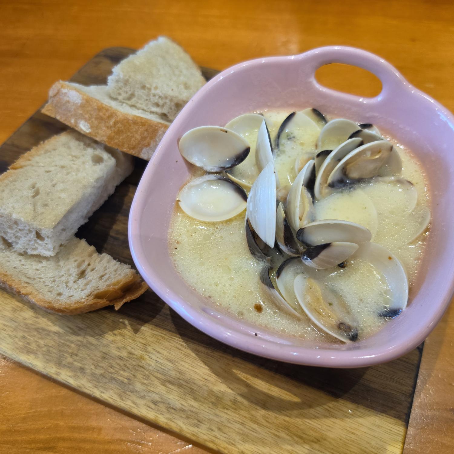 Creamy Garlic Clams with Sourdough