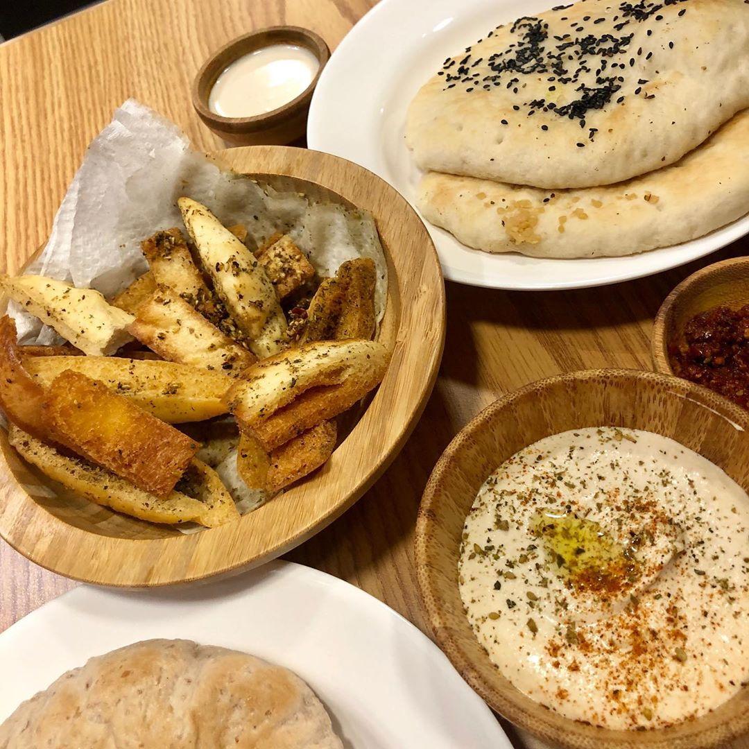 Pita with Hummus
