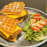 Waffle Cheesy Chicken 