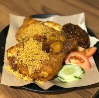 Food at Ayam Penyet President